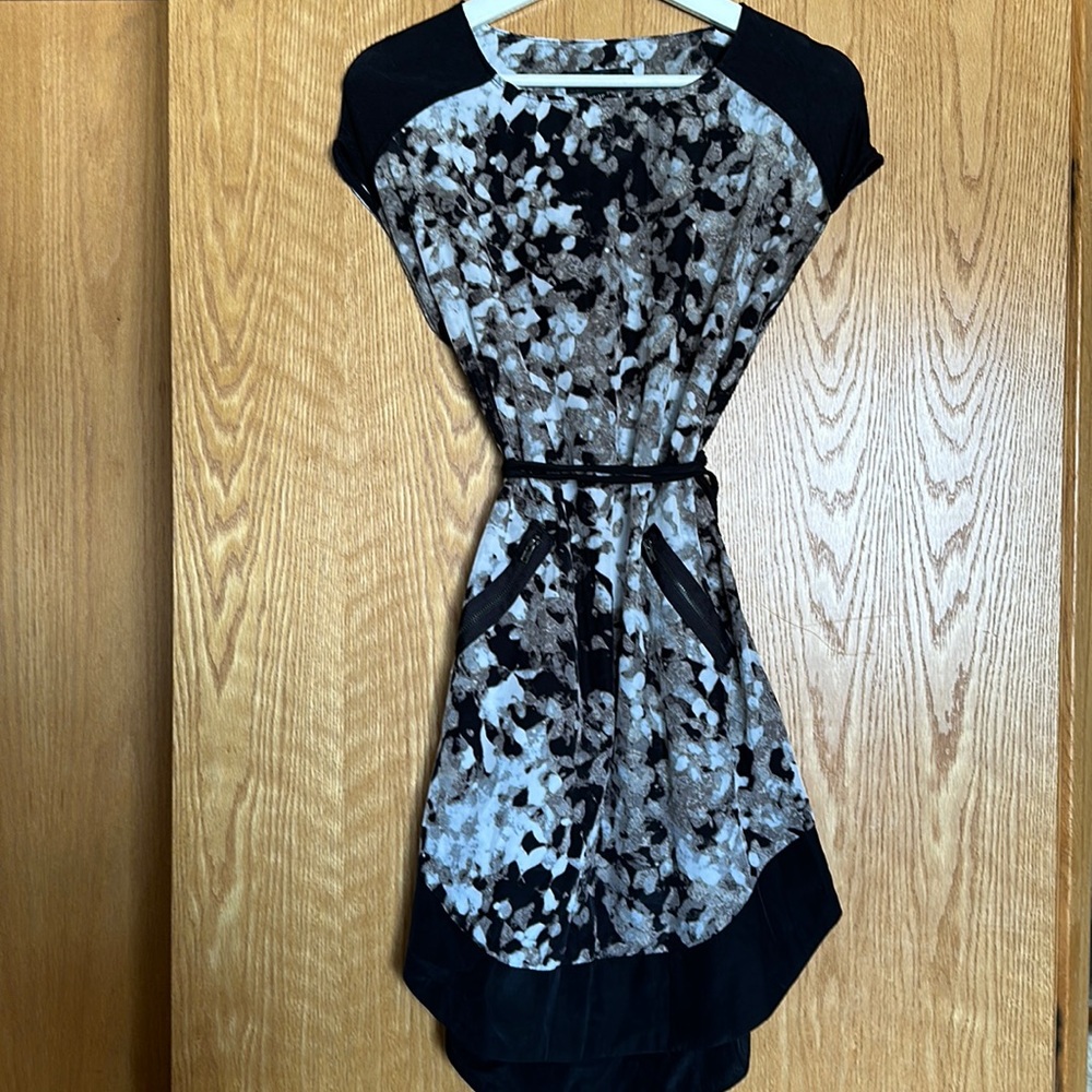 Mossimo Black, Gray & White Short-Sleeve Dress w/Zipper Pockets - XS